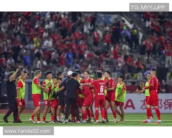 重庆足球队荣登足球战术排行榜第四名引发热议与关注