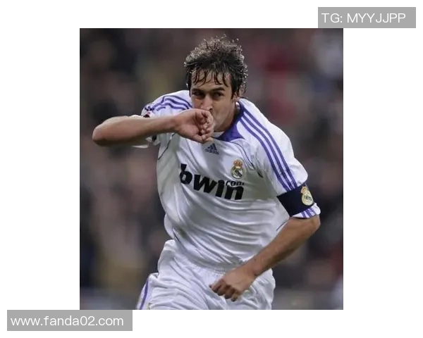 现在皇马足球明星的风采与成就解析及未来发展展望