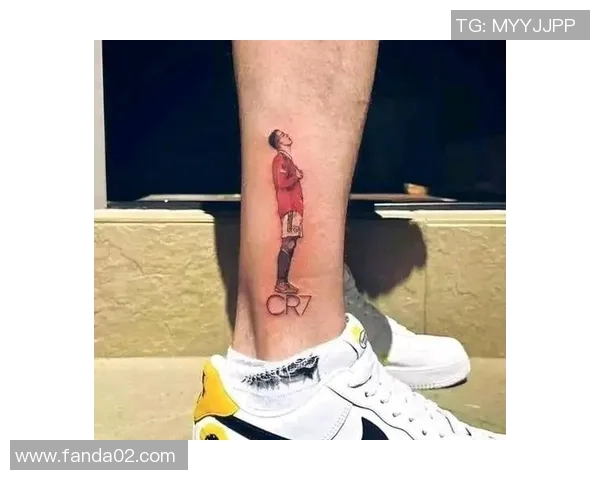 足球明星小腿纹身背后的故事与意义揭秘 足球明星小腿纹身背后的故事与意义揭秘